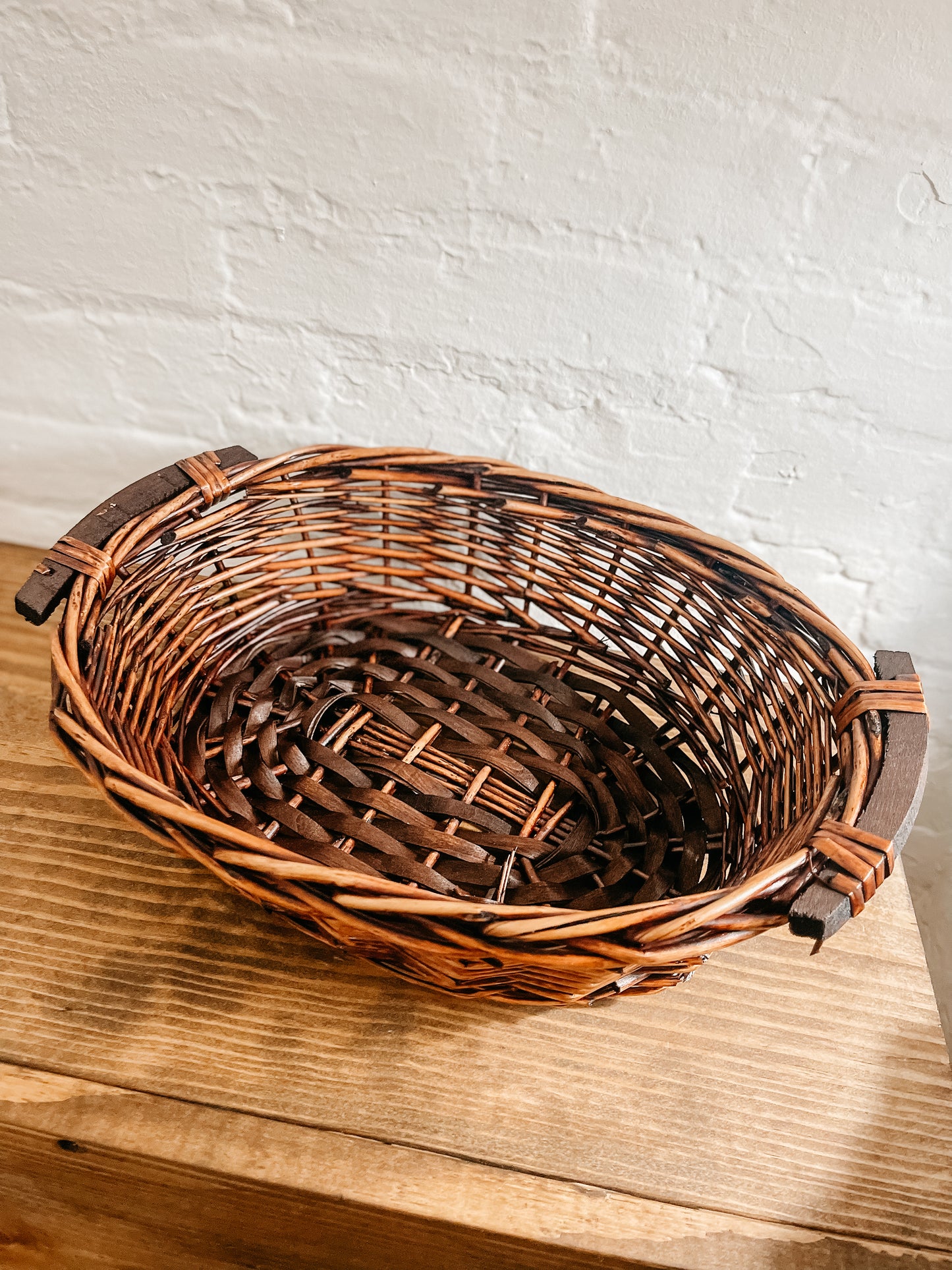 12" Oval Willow Tray Dark Brown Finish