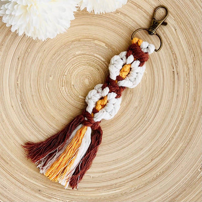 Boho Macrame Keychain - Daisy Flower Floral Bronze Keyring: Mint