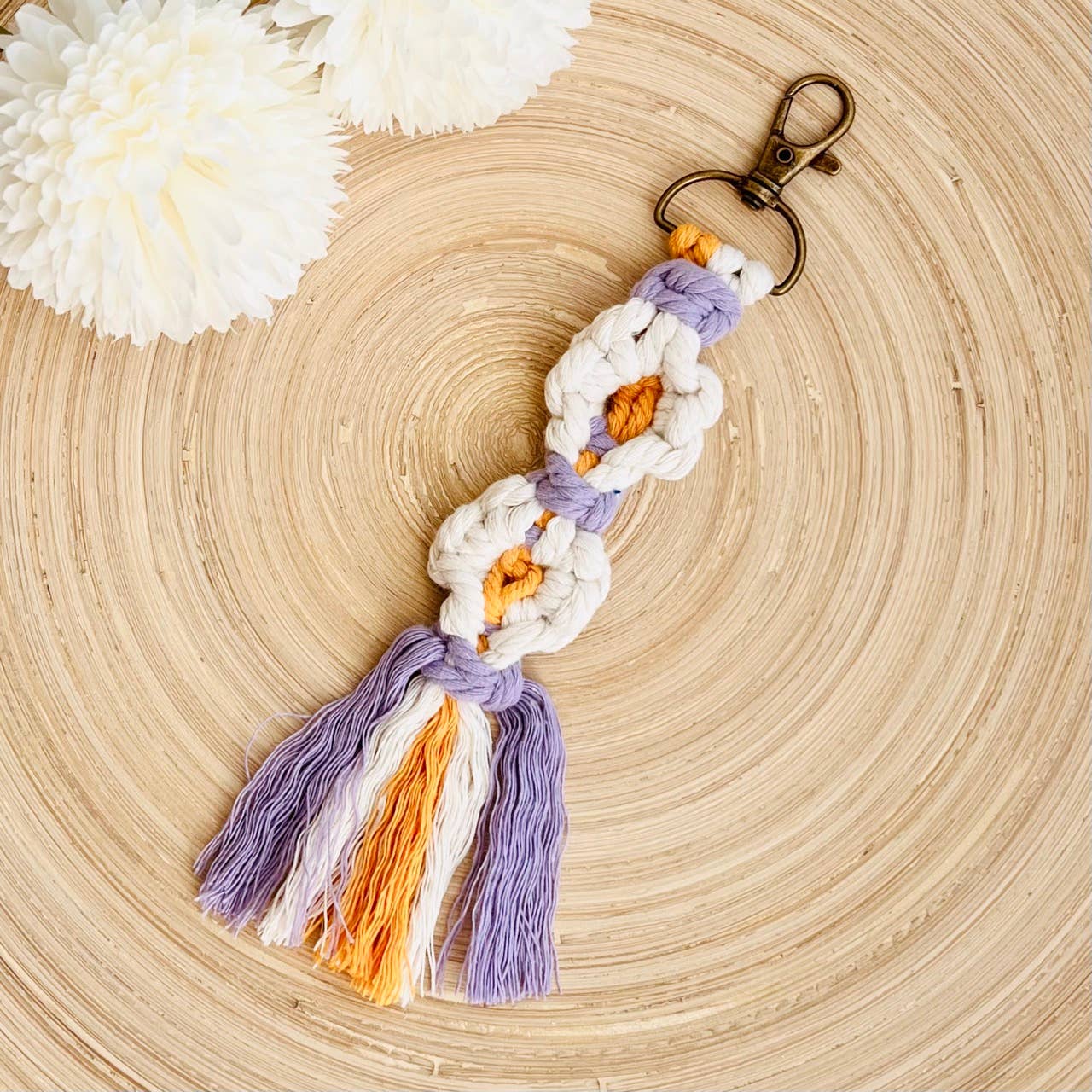 Boho Macrame Keychain - Daisy Flower Floral Bronze Keyring: Mint