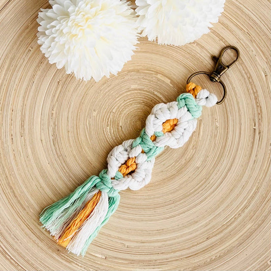 Boho Macrame Keychain - Daisy Flower Floral Bronze Keyring: Mint